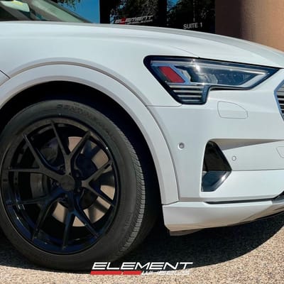 21 inch MRR FS06 in Gloss Black on a 2019 Audi E-Tron