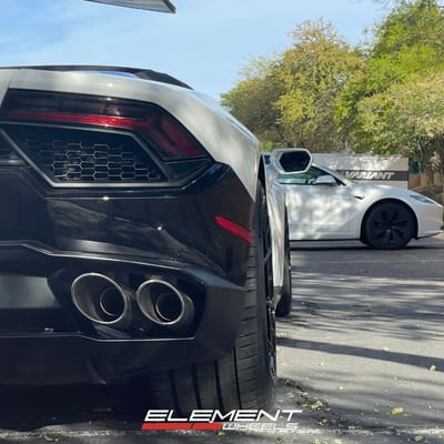 20 inch Staggered Variant Aure in Gloss Black on a 2018 Lamborghini Huracan