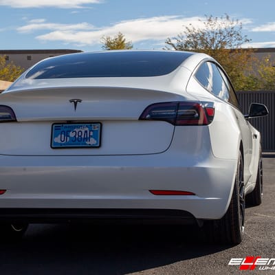 19 inch Variant Radon Gloss Piano Black on a 2019 Tesla Model 3 Non Performance