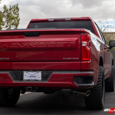 20 inch Mayhem Cogent 8107BTR Gloss Black w/ Prism Red on a 2021 Chevrolet Silverado 1500 w/ 2.5" Leveling Kit