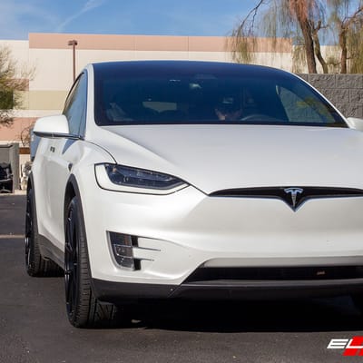 22 inch Staggered Niche Misano Satin Black M117 on a 2021 Tesla Model X (Long Range Plus)