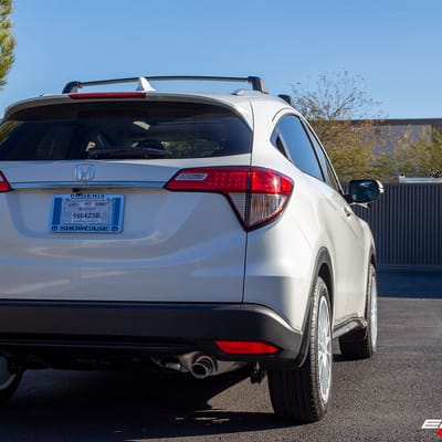 17 inch Motegi MR141 White on a 2021 Honda HR-V EX