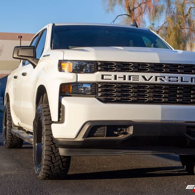 20 inch XD Series XD849 Gloss Black Milled on a 2020 Chevrolet Silverado