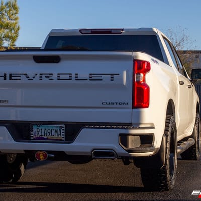 20 inch XD Series XD849 Gloss Black Milled on a 2020 Chevrolet Silverado