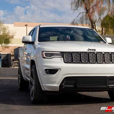 22 inch AXE EX20 Gloss White Face & Gloss Black Barrel on a 2020 Jeep Grand Cherokee Latitude