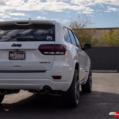 22 inch AXE EX20 Gloss White Face & Gloss Black Barrel on a 2020 Jeep Grand Cherokee Latitude