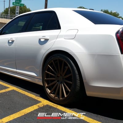 22 inch Staggered Vossen VFS2 Matte Bronze on 2014 Chrysler 300 SRT8 w/ Specs