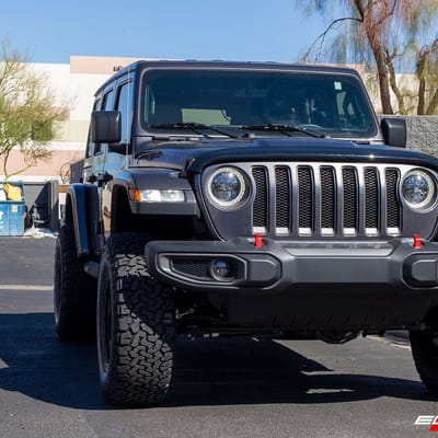 17 inch XD Series XD827 Rockstar III All Matte Black on a 2020 Jeep Rubicon w/ 2.5" Fox Suspension Lift