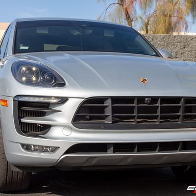 20 inch Staggered Variant Argon Gloss Piano Black on a 2018 Porsche Macan GTS