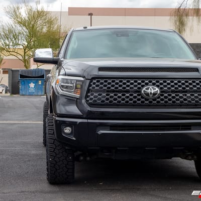 18 inch Mayhem Warrior 8015M Gloss Black w/ Milled Spokes on a Leveled 2018 Toyota Tundra