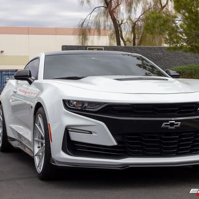 20 inch Staggered Variant Argon Silver Mirror Face on a 2019 Chevrolet Camaro SS