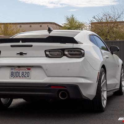 20 inch Staggered Variant Argon Silver Mirror Face on a 2019 Chevrolet Camaro SS
