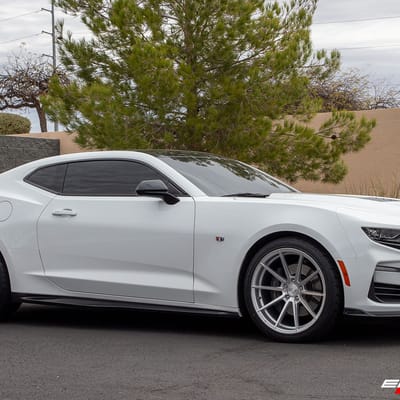 20 inch Staggered Variant Argon Silver Mirror Face on a 2019 Chevrolet Camaro SS