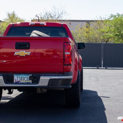 18 inch KMC KM540 Recon Satin Black Machined on a 2019 Chevrolet Colorado