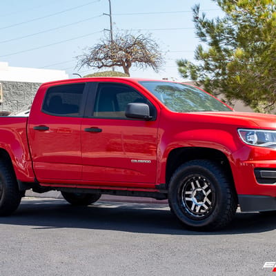 18 inch KMC KM540 Recon Satin Black Machined on a 2019 Chevrolet Colorado