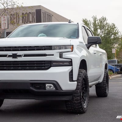 20 inch KMC KM722 Technic Satin Black on a Leveled 2021 Chevrolet Silverado 1500