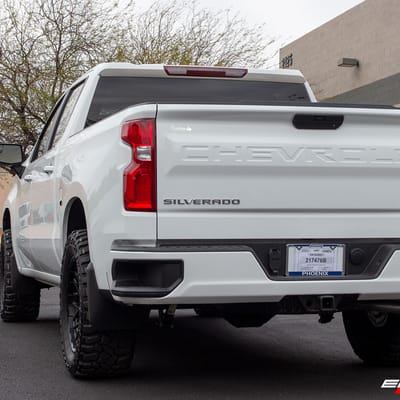 20 inch KMC KM722 Technic Satin Black on a Leveled 2021 Chevrolet Silverado 1500