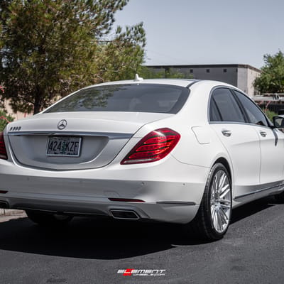 20 inch Staggered Mandrus Estate Silver w/ Mirror Face on a 2015 Mercedes Benz S550 Sedan