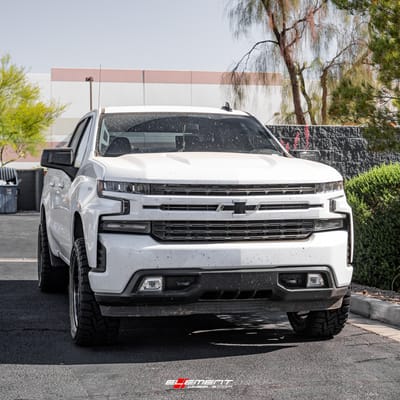 20 inch Fuel Off-Road Torque Matte Black D689 on a Leveled 2021 Chevrolet Silverado 1500