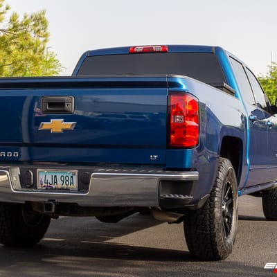 17 inch XD Series XD818 Heist Satin Black on a 2015 Chevrolet Silverado