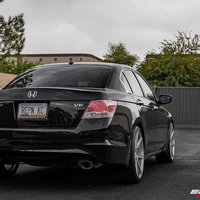 20 inch Rohana RC7 Machine Silver on a 2010 Honda Accord