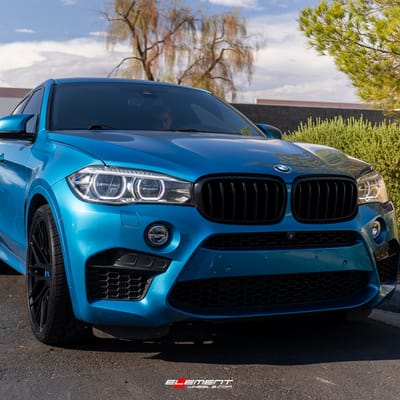 22 inch Staggered Avant Garde M520R Dark Graphite Metallic on a 2017 BMW X6M