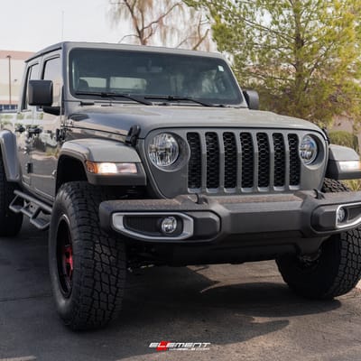 18 inch KMC KM540 Recon Gloss Black Machined w/ Red Tint on a Lifted 2021 Jeep Gladiator