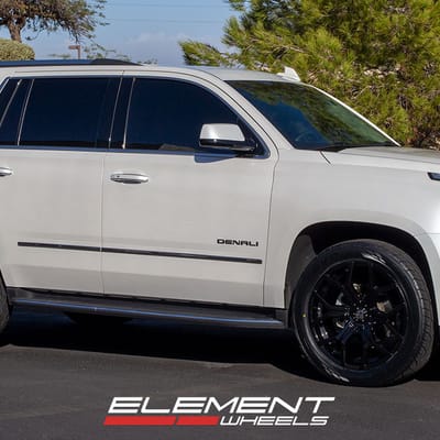 22 inch DUB Royalty Gloss Black S208 on a 2017 GMC Yukon Denali