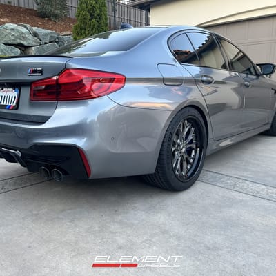 Staggered 20 inch Variant SHB-3P in Gloss Gunmetal w/ Gloss Black on a 2020 BMW M5 Competition