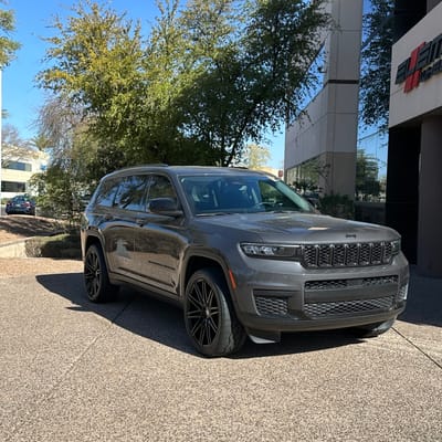 22 inch Curva Concepts C48 Gloss Black on a 2023 Jeep Grand Cherokee