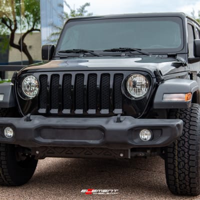 18 inch Fuel Off-Road Vapor All Matte Black D560 on a 2018 Jeep Wrangler JL