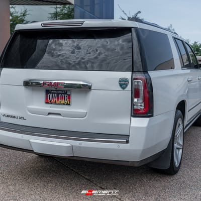 22 inch Niche Carina Gloss Silver Brushed M235 on a 2015 GMC Yukon