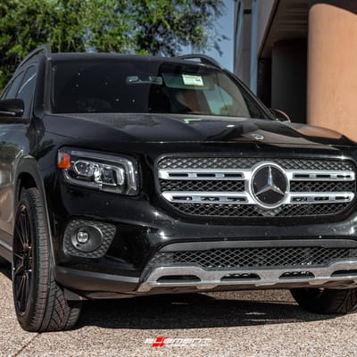 20 inch Niche Vicenza Gloss Black M152 on a 2021 Mercedes Benz GLB250