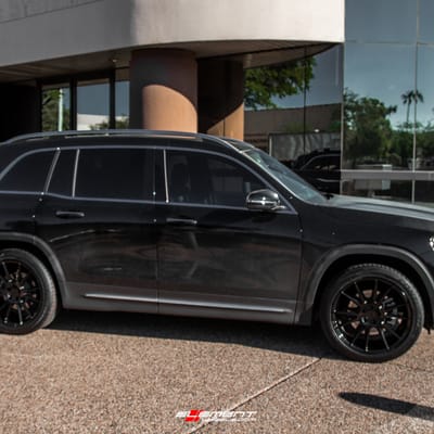 20 inch Niche Vicenza Gloss Black M152 on a 2021 Mercedes Benz GLB250