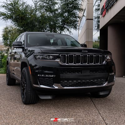 20 Inch Varro VD06X in Gloss Black on a 2022 Jeep Grand Cherokee L