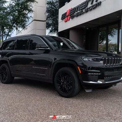 20 Inch Varro VD06X in Gloss Black on a 2022 Jeep Grand Cherokee L
