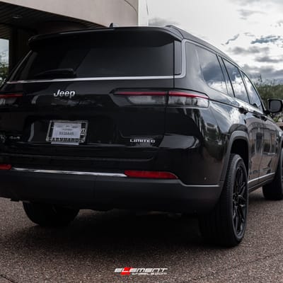 20 Inch Varro VD06X in Gloss Black on a 2022 Jeep Grand Cherokee L