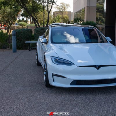 Staggered 20 Inch Variant Krypton in Super Black Chrome on a 2022 Tesla Model S