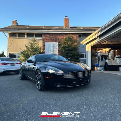 Staggered 20 inch Ace Alloy AFF02 in Gloss Mica Grey Machined on a 2005 Aston Martin DB9