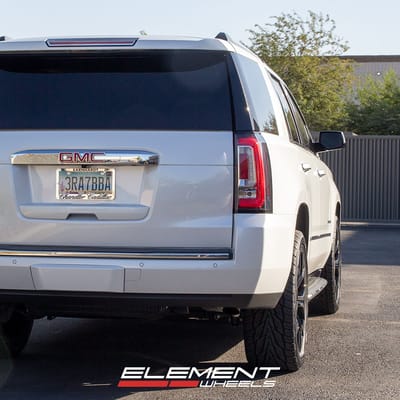 22 inch DUB Royalty Gloss Black S208 on a 2017 GMC Yukon Denali