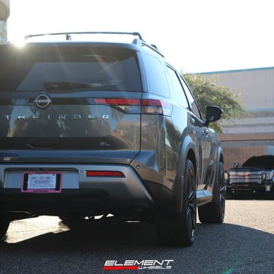 22 inch Curva Concepts CFF46 Gloss Black on a 2023 Nissan Pathfinder