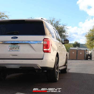 22 inch Mazzi Laguna 376 Matte Black on a 2019 Ford Expedition