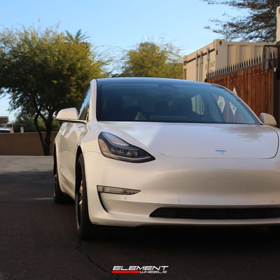 19 inch F1R F105 Gold w/ Black Lip on a 2019 Tesla Model 3