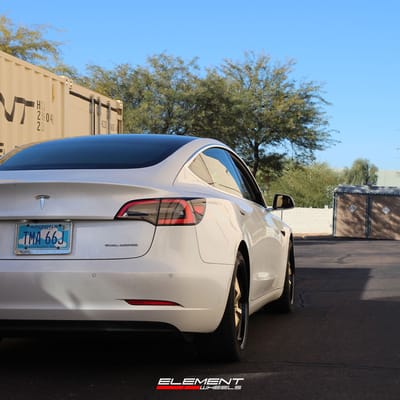 19 inch F1R F105 Gold w/ Black Lip on a 2019 Tesla Model 3