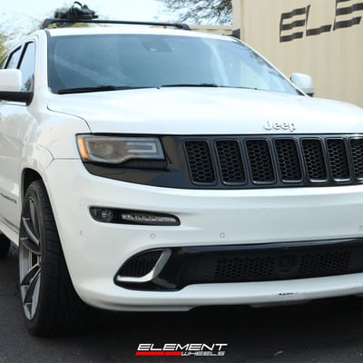 22 inch Velgen Light Weight VF5 Gloss Gunmetal on a 2015 Jeep Grand Cherokee SRT