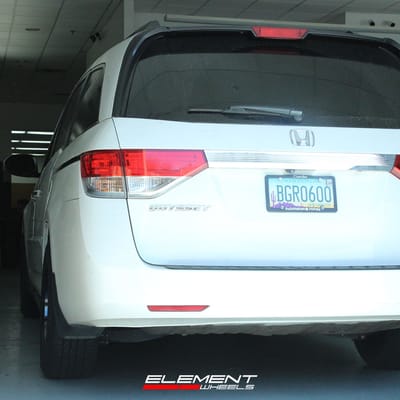 18 inch F1R F21 v2 Candy Red w/ Black Lip on a Lifted 2014 Honda Odyssey
