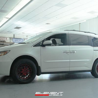18 inch F1R F21 v2 Candy Red w/ Black Lip on a Lifted 2014 Honda Odyssey