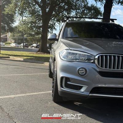Staggered 22 inch Savini BM16 in Gloss Black on a 2018 BMW X5