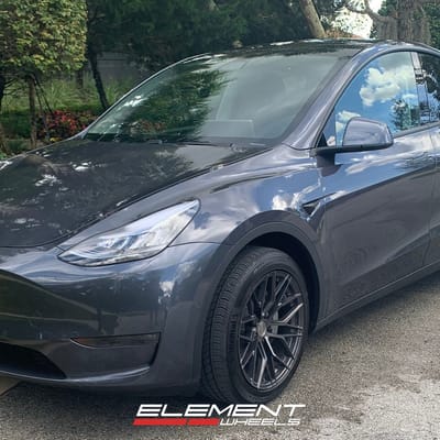 19 inch Staggered Avant Garde M520R Dark Graphite Metallic on a 2021 Tesla Model Y Long Range AWD
