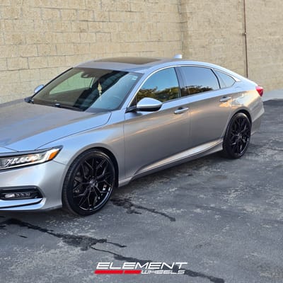 20 inch Select S105 Syndicate in Gloss Black Machined Dark Tint on a 2020 Honda Accord